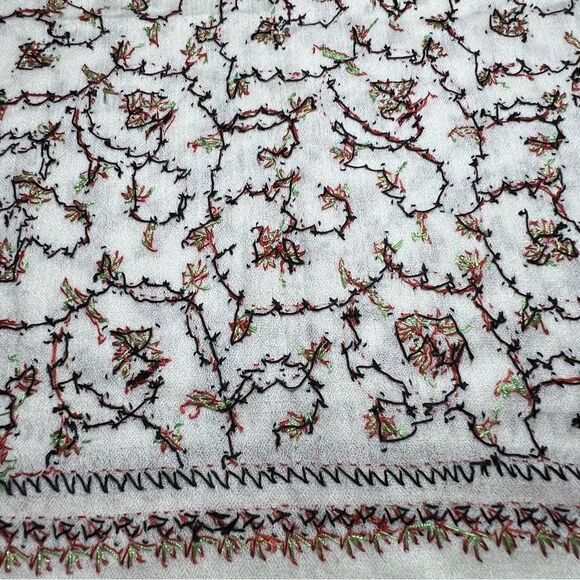 Hand Embroidered Shawl/Pashmina/Scarf/Wrap - Picture 12 of 13